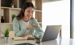 Descubre las profesiones más demandadas y los cursos online que te preparan para ellas en salud, marketing y más con Grupo Tarraco.